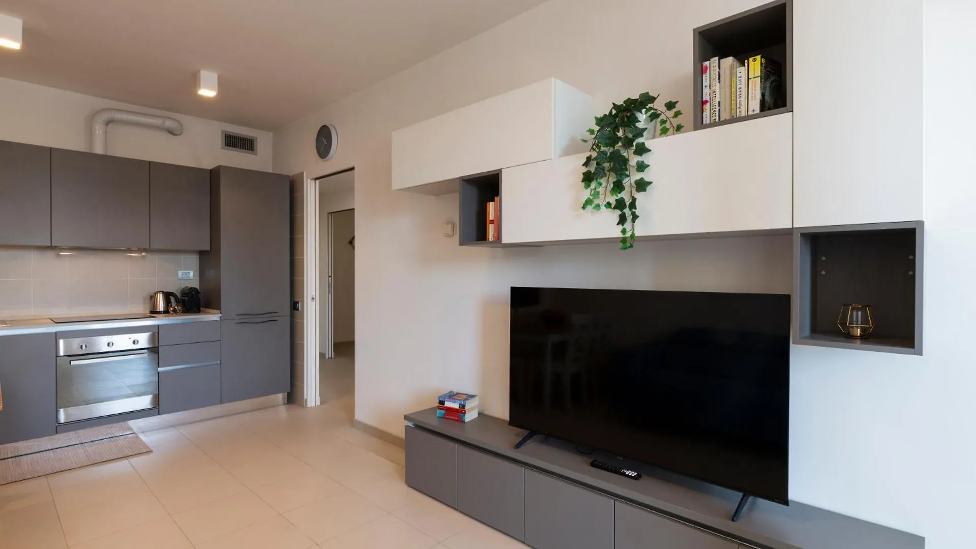 Apartment Hangar Home - Bicocca Area Milan