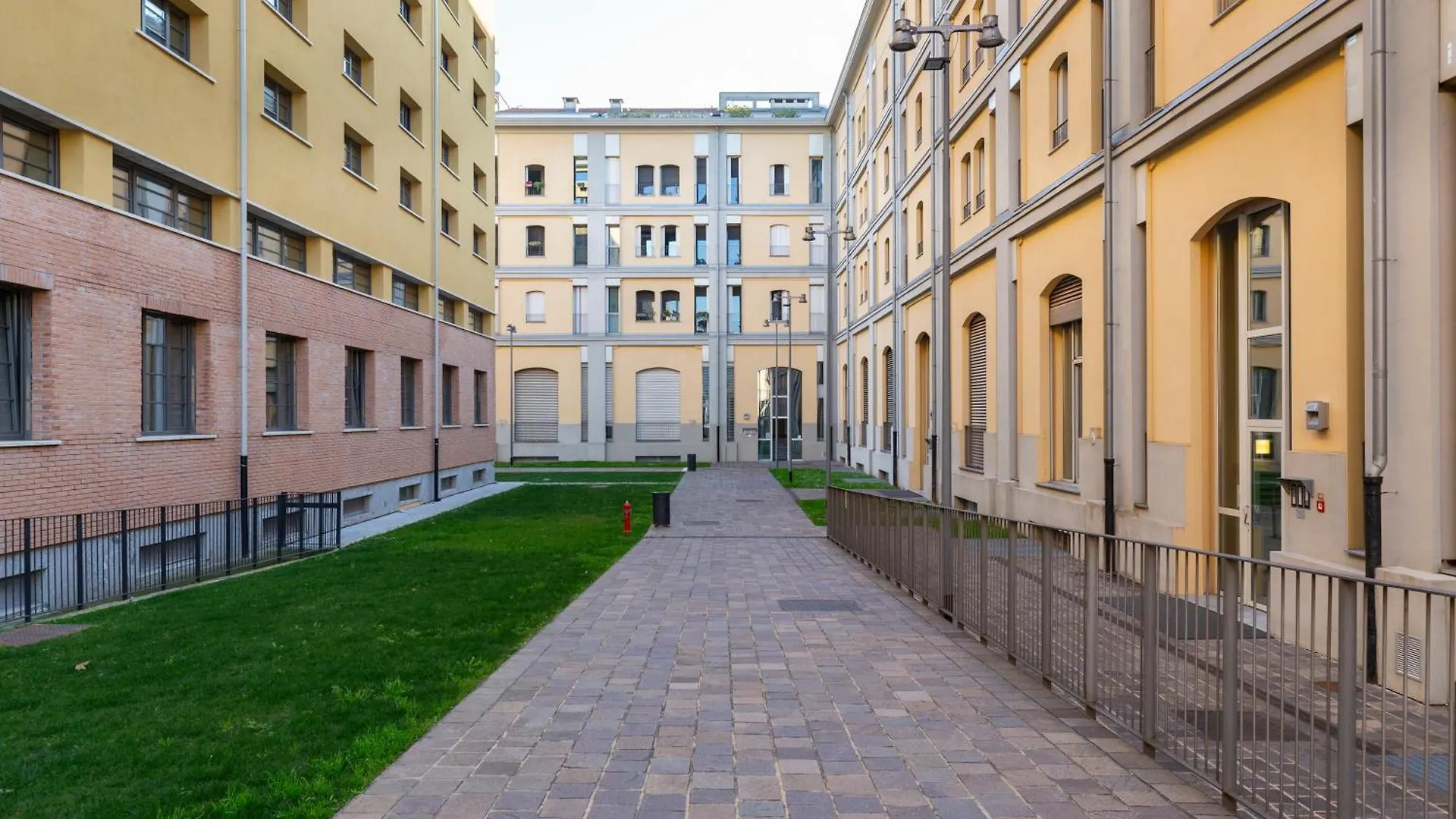 Apartment Hangar Home - Bicocca Area Milan