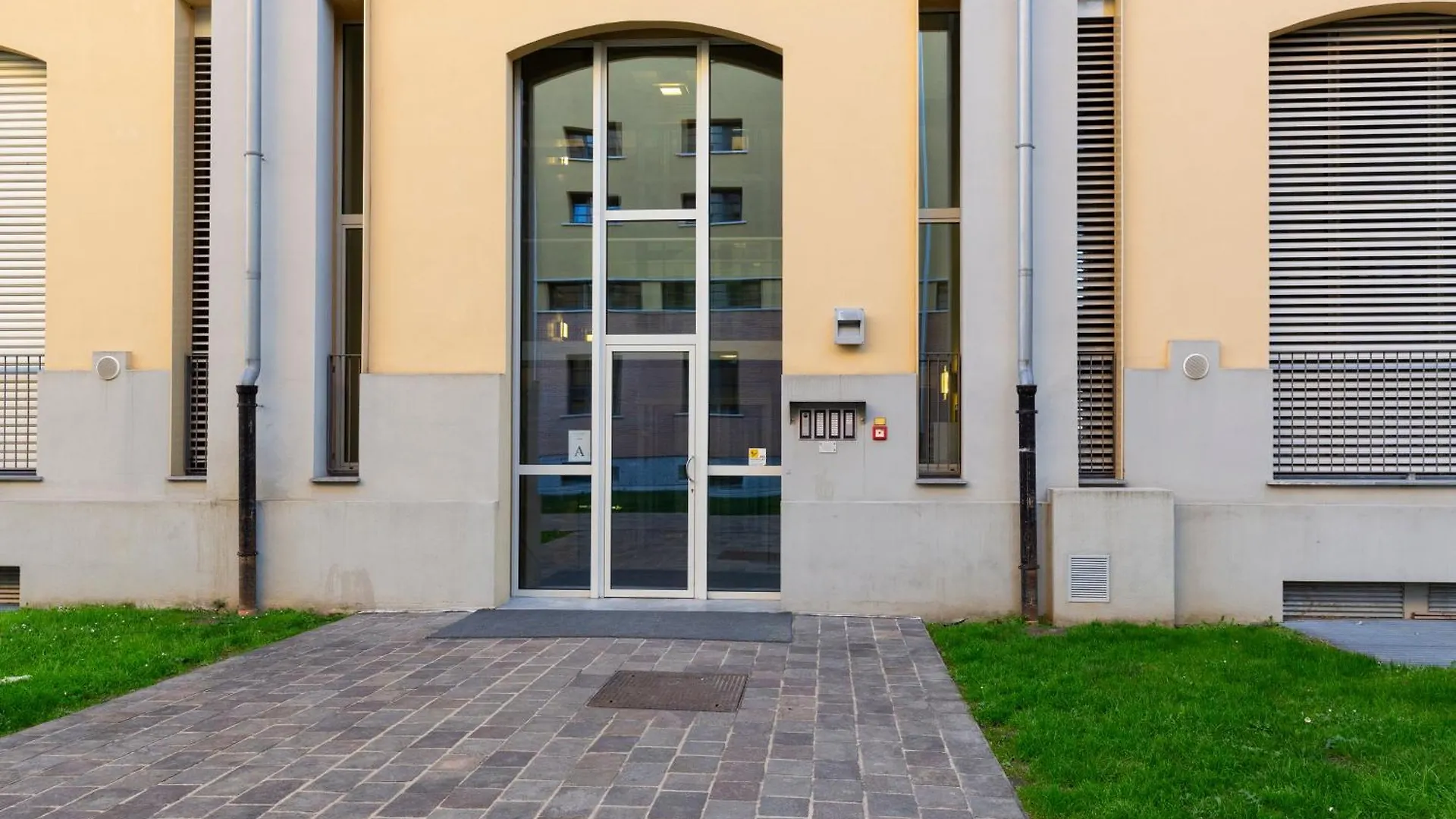 Hangar Home - Bicocca Area ミラノ 0*,  イタリア